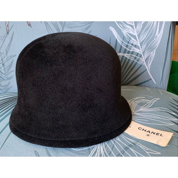 NEW W/TAGS & BOX CHANEL Black Fur Felt Double Brim Cloche Riding Bucket Hat - RA main image 4